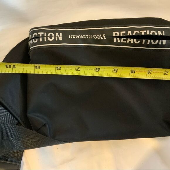 KENNETH COLE Waist Bag REACTION Fanny Pack Purse Seatbelt Strap Black EUC! - Picture 4 of 8